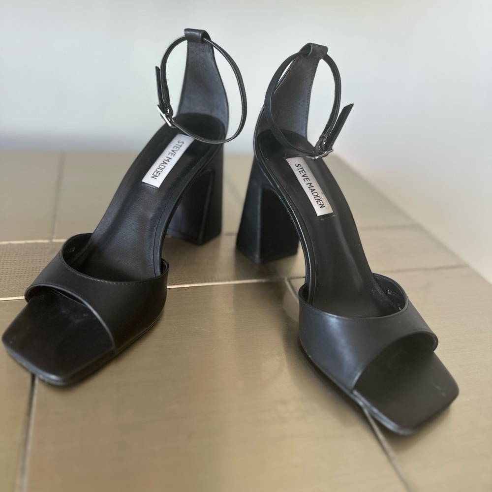 STEVE MADDEN margot black leather heel with ankle strap & block heels — size 7.5 - Picture 5 of 11